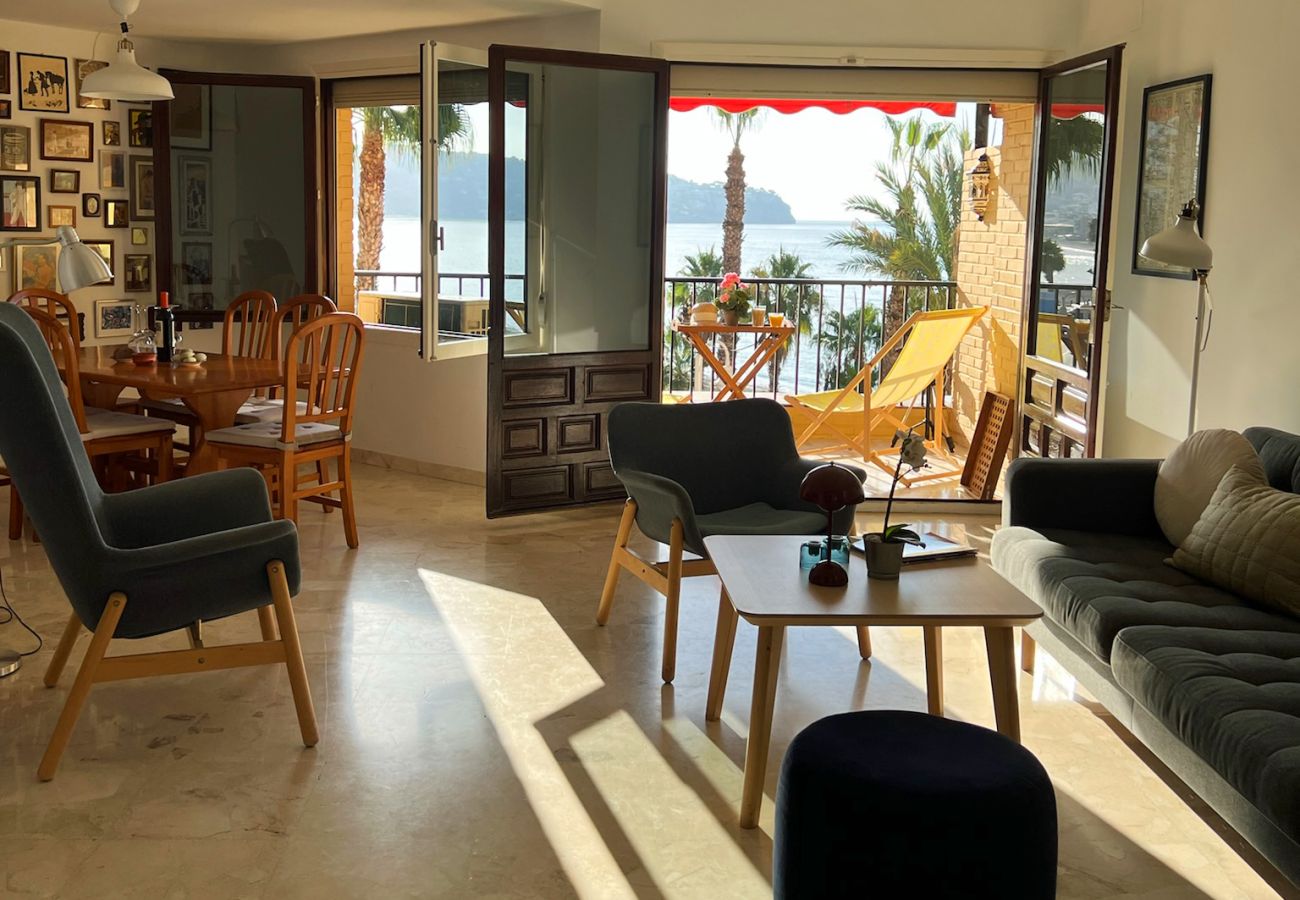 Appartement à La Herradura - 2 bed ap. next to beach with communal pool and lovely views