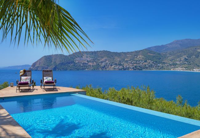 Villa à La Herradura - Fabulous 4 bedroom villa with private pool and amazing views of the bay