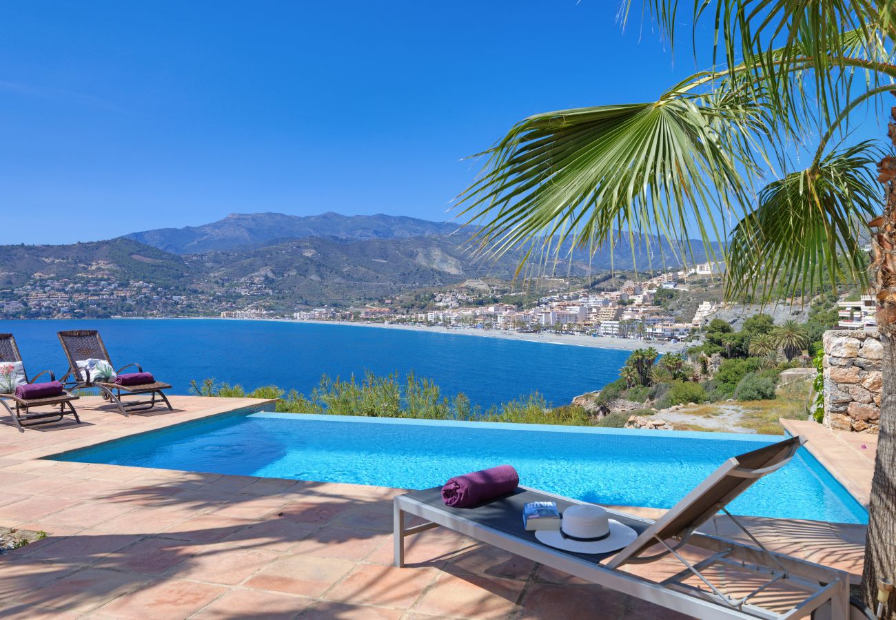 Villa à La Herradura - Fabulous 4 bedroom villa with private pool and amazing views of the bay