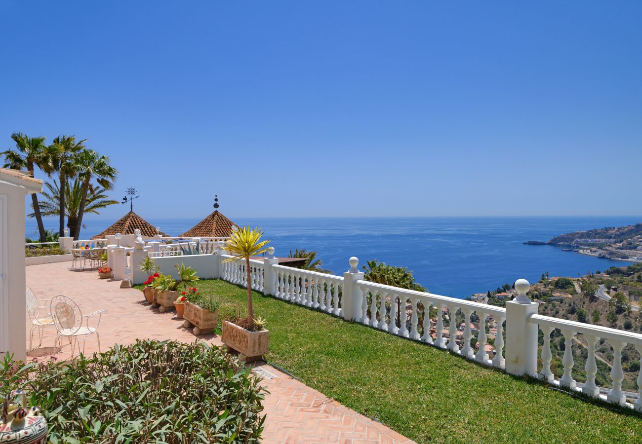 Villa à Almuñecar - Lovely 3 bedroom villa with private pool and lovely views