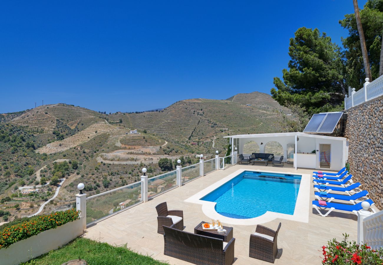 Villa à Almuñecar - Lovely 3 bedroom villa with private pool and lovely views