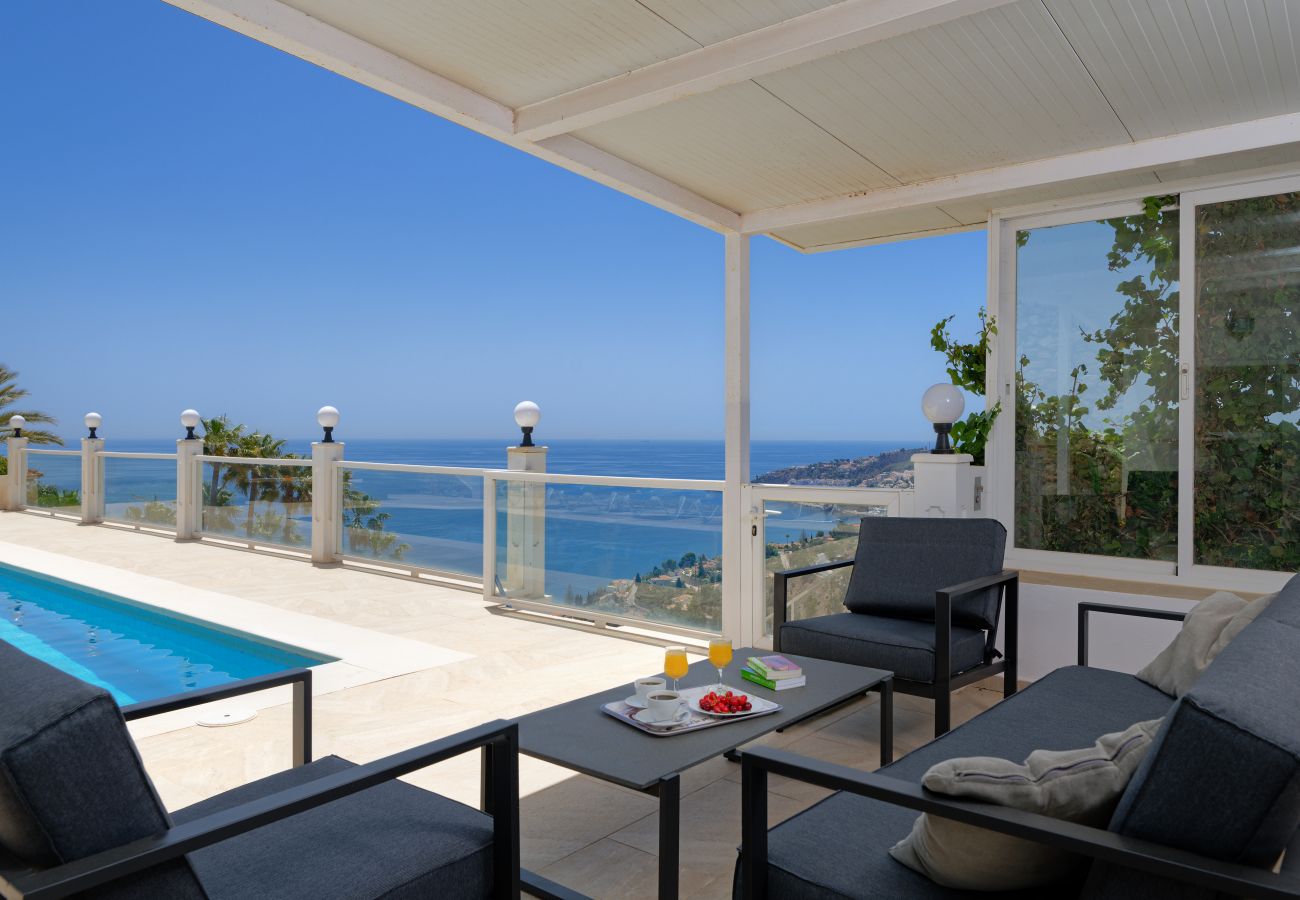 Villa à Almuñecar - Lovely 3 bedroom villa with private pool and lovely views