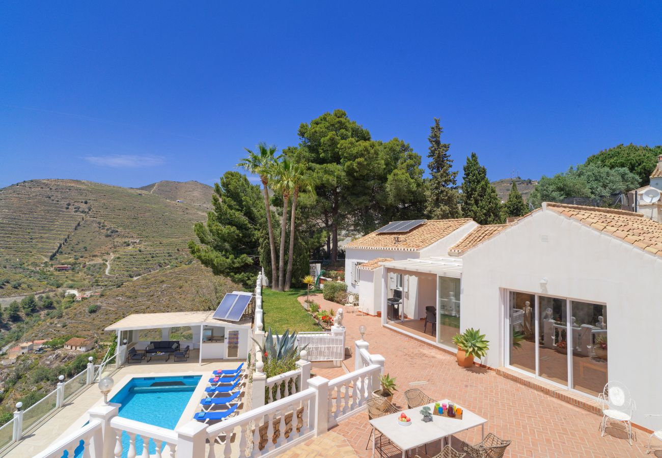 Villa à Almuñecar - Lovely 3 bedroom villa with private pool and lovely views