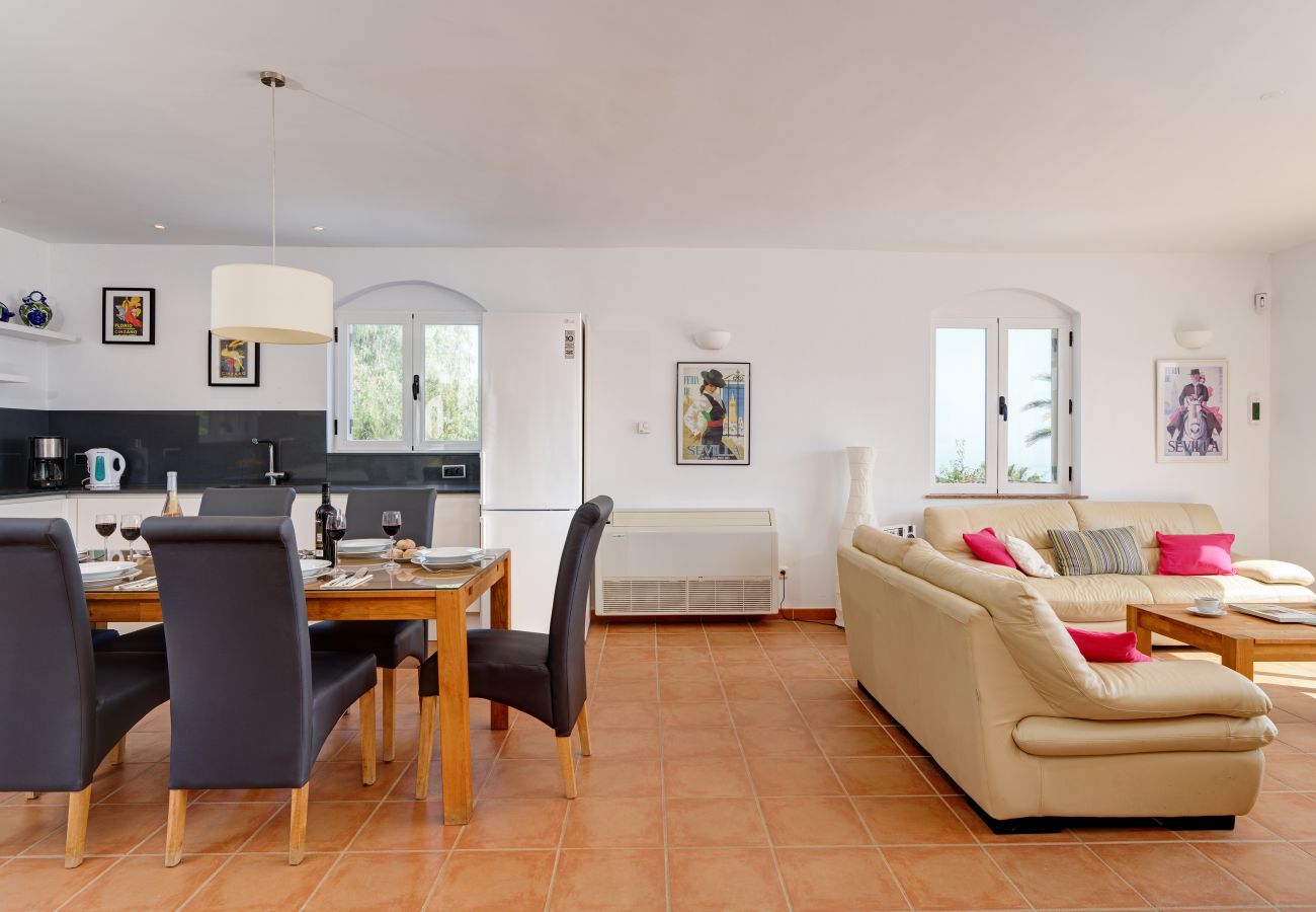 Villa à Almuñecar - Lovely 3 bedroom villa with private pool and lovely views