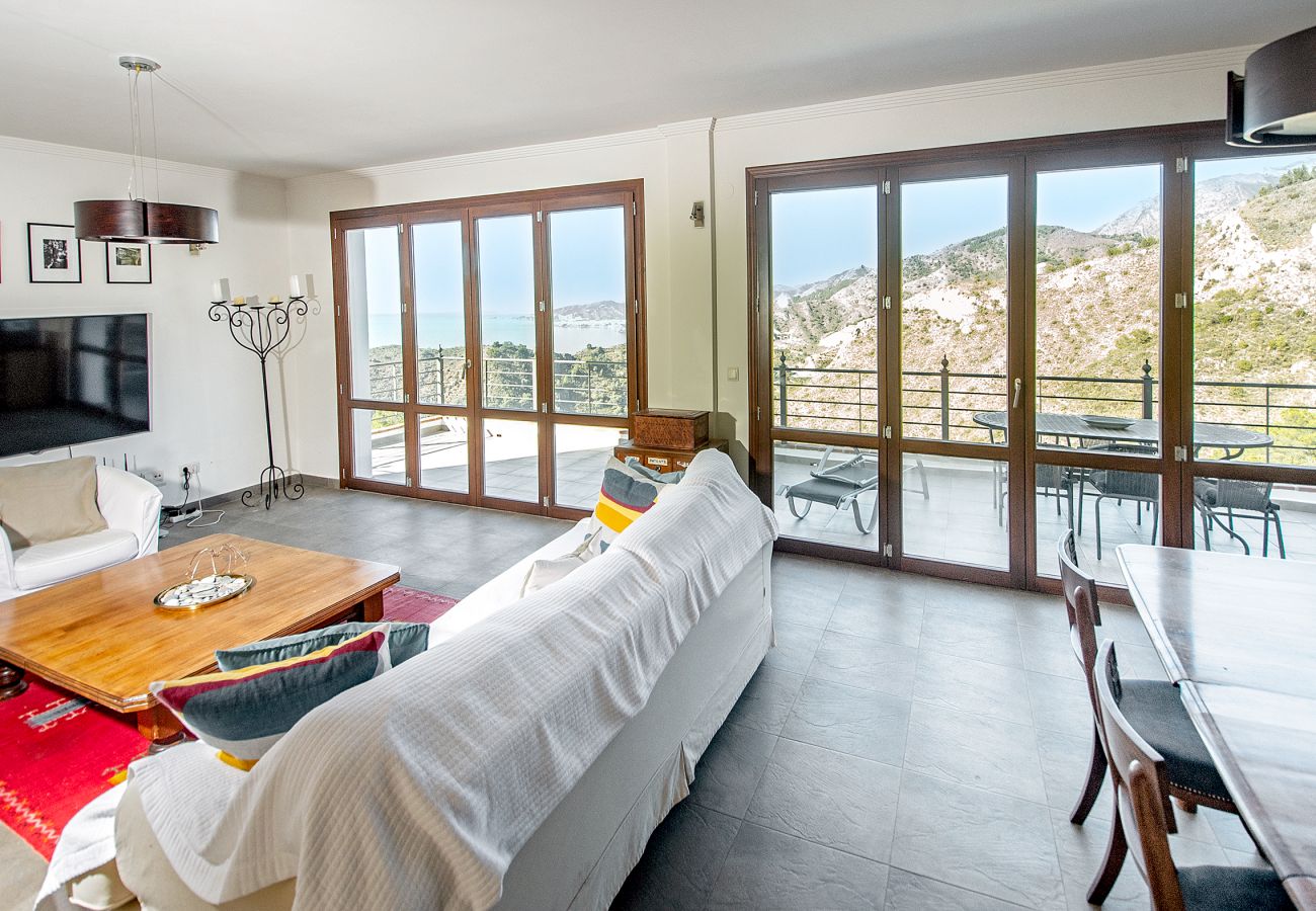 Villa à La Herradura - Villa à couper le souffle de 5 chambres, 5 salles de bains avec une vue imprenable et une piscine à débordement.