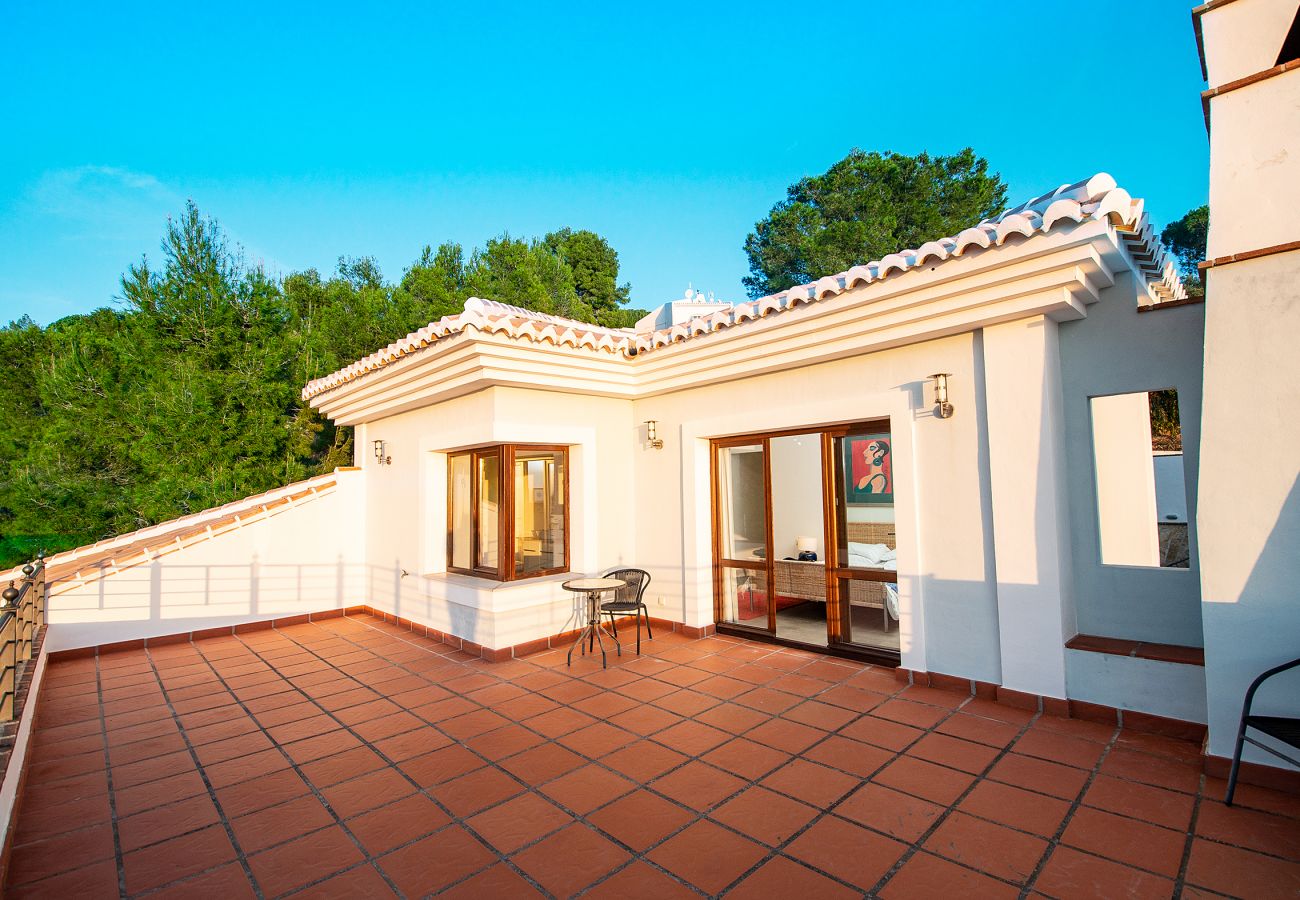 Villa à La Herradura - Villa à couper le souffle de 5 chambres, 5 salles de bains avec une vue imprenable et une piscine à débordement.
