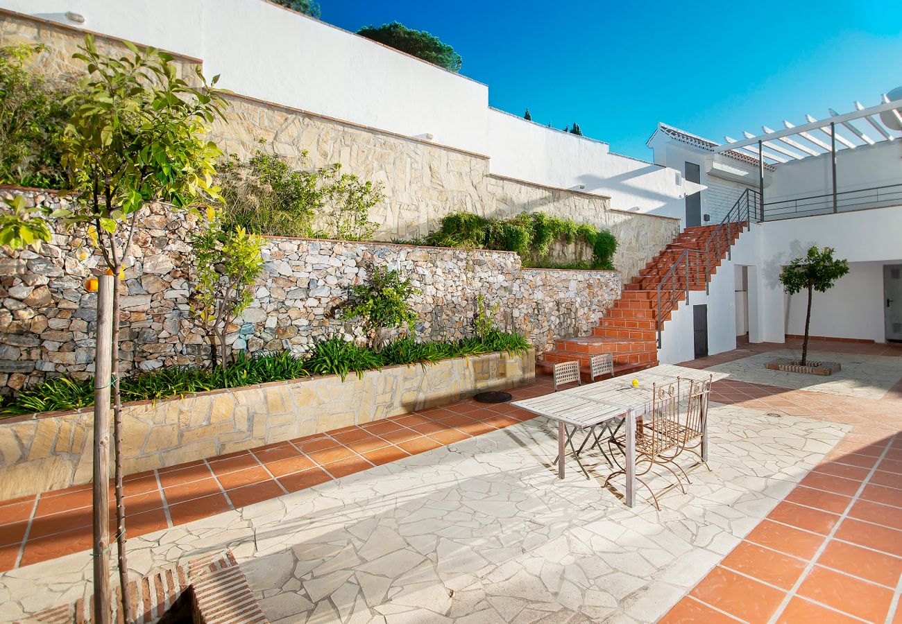Villa à La Herradura - Villa à couper le souffle de 5 chambres, 5 salles de bains avec une vue imprenable et une piscine à débordement.
