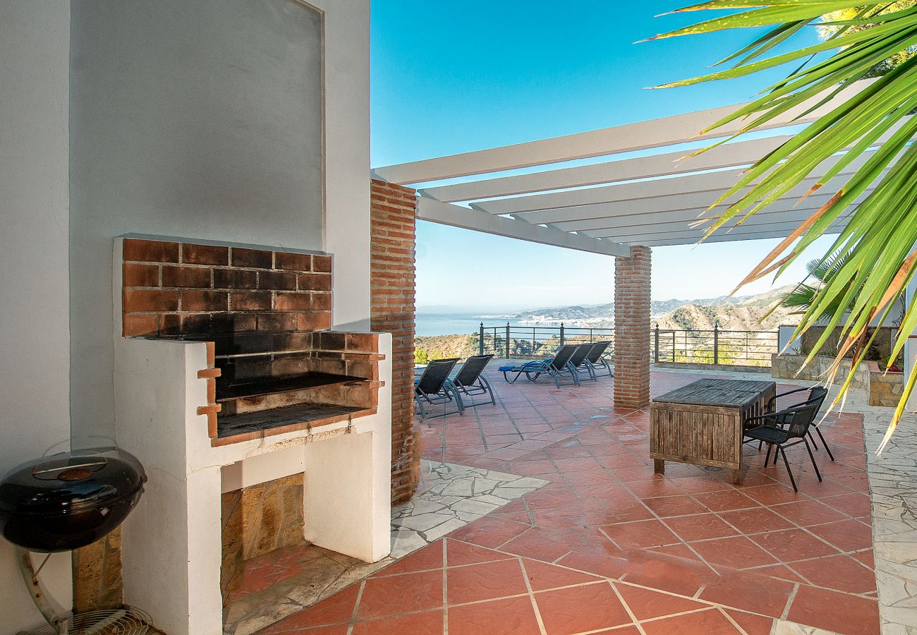 Villa à La Herradura - Villa à couper le souffle de 5 chambres, 5 salles de bains avec une vue imprenable et une piscine à débordement.