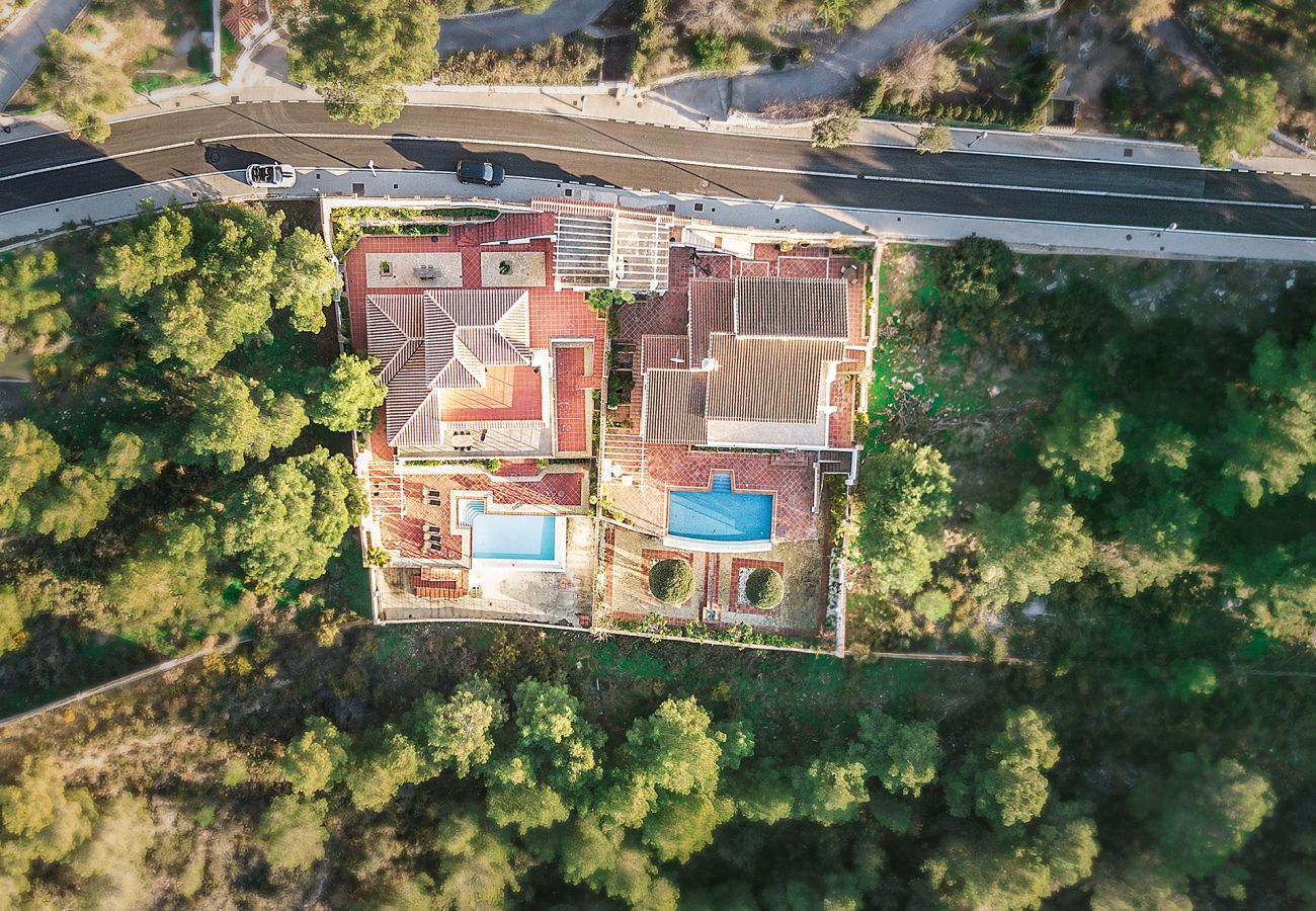 Villa à La Herradura - Villa à couper le souffle de 5 chambres, 5 salles de bains avec une vue imprenable et une piscine à débordement.