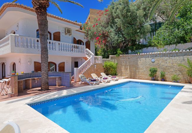 Villa à La Herradura - Belle maison espagnole traditionnelle de 6 chambres avec une vue imprenable et une piscine privée chauffée