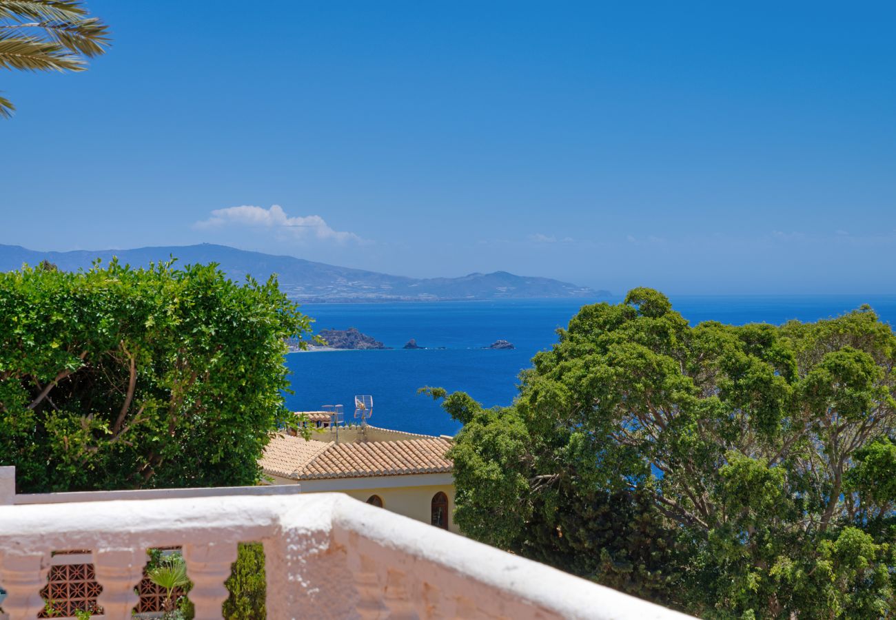 Villa à La Herradura - Belle maison espagnole traditionnelle de 6 chambres avec une vue imprenable et une piscine privée chauffée