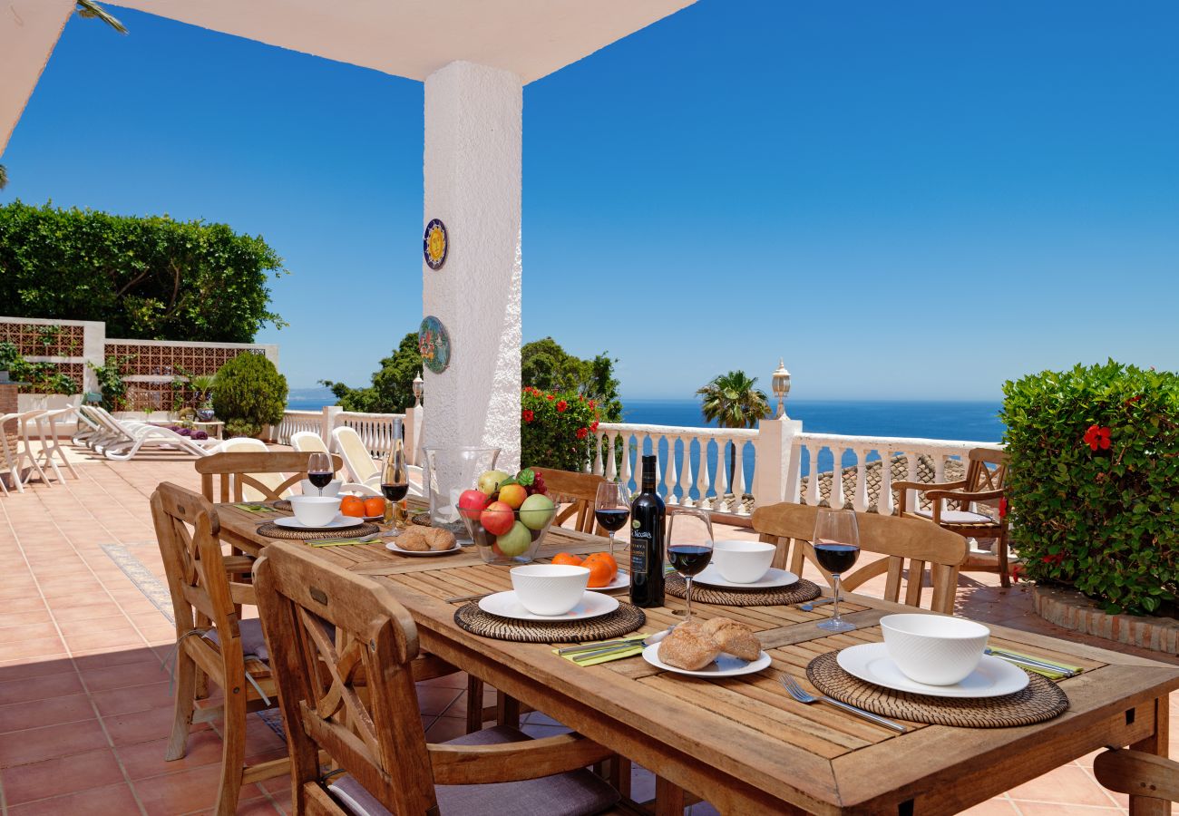 Villa à La Herradura - Belle maison espagnole traditionnelle de 6 chambres avec une vue imprenable et une piscine privée chauffée