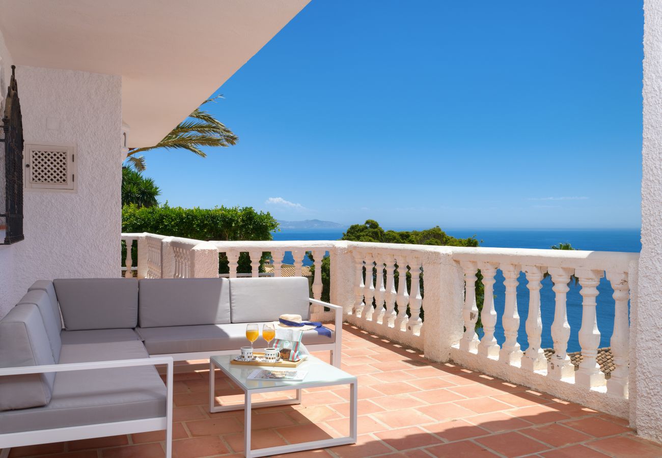 Villa à La Herradura - Belle maison espagnole traditionnelle de 6 chambres avec une vue imprenable et une piscine privée chauffée