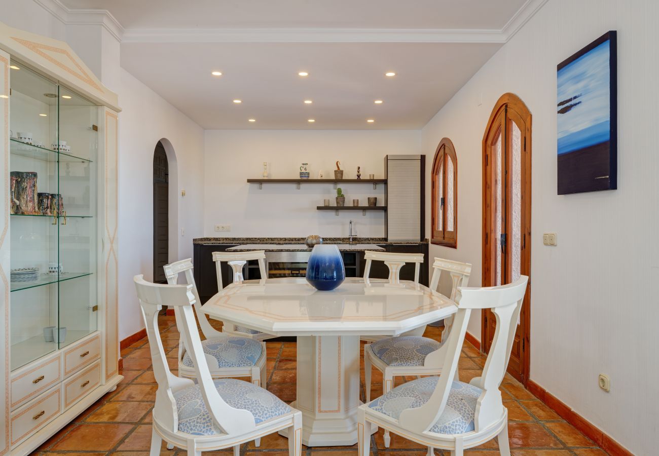 Villa à La Herradura - Belle maison espagnole traditionnelle de 6 chambres avec une vue imprenable et une piscine privée chauffée