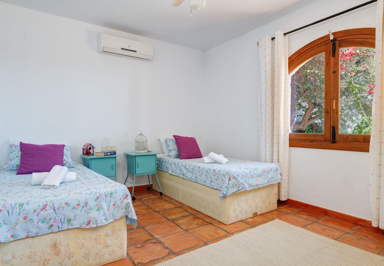 Villa à La Herradura - Belle maison espagnole traditionnelle de 6 chambres avec une vue imprenable et une piscine privée chauffée