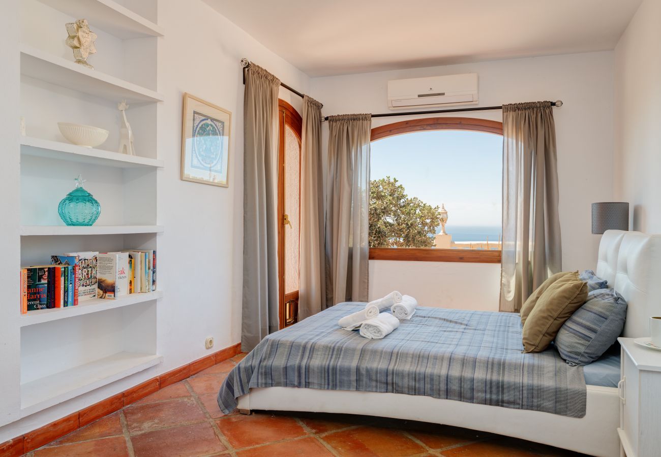 Villa à La Herradura - Belle maison espagnole traditionnelle de 6 chambres avec une vue imprenable et une piscine privée chauffée