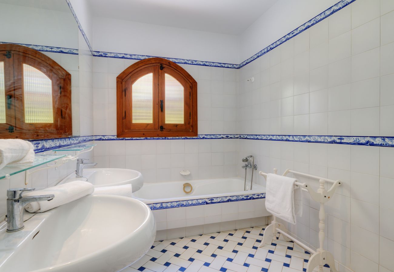 Villa à La Herradura - Belle maison espagnole traditionnelle de 6 chambres avec une vue imprenable et une piscine privée chauffée