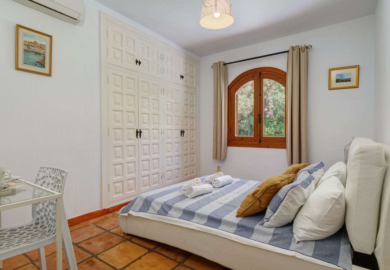 Villa à La Herradura - Belle maison espagnole traditionnelle de 6 chambres avec une vue imprenable et une piscine privée chauffée