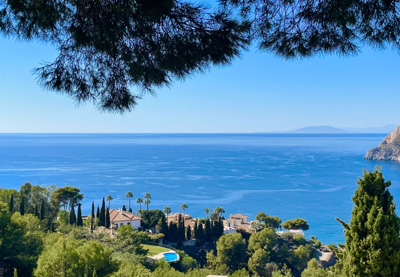Villa à La Herradura - Belle maison espagnole traditionnelle de 6 chambres avec une vue imprenable et une piscine privée chauffée