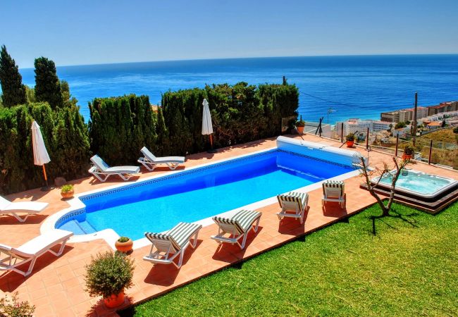 villa à Almuñecar - Villa de luxe de 7 chambres, 5 salles de bains avec vue imprenable et piscine privée et jardins