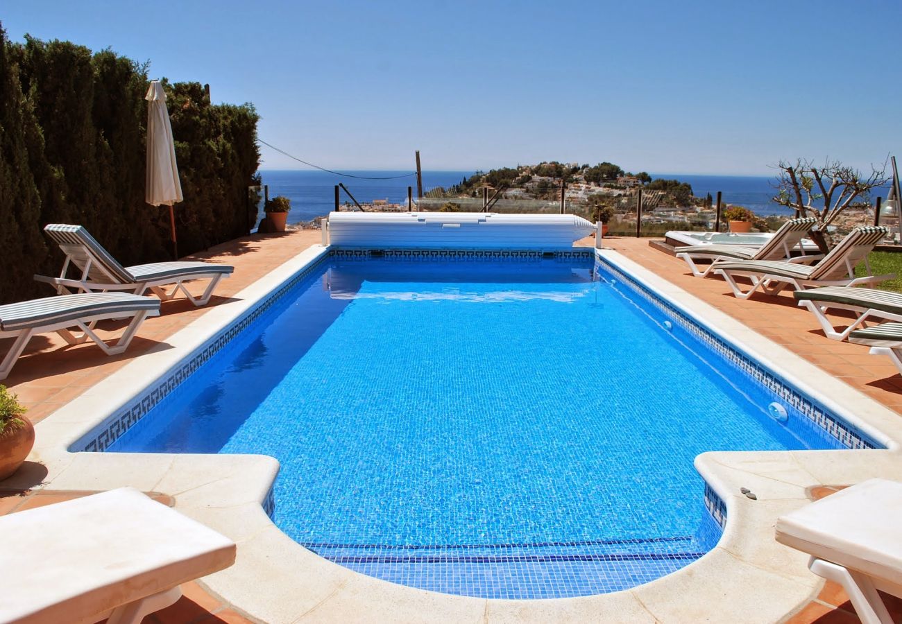 Villa à Almuñecar - Villa de luxe de 7 chambres, 5 salles de bains avec vue imprenable et piscine privée et jardins