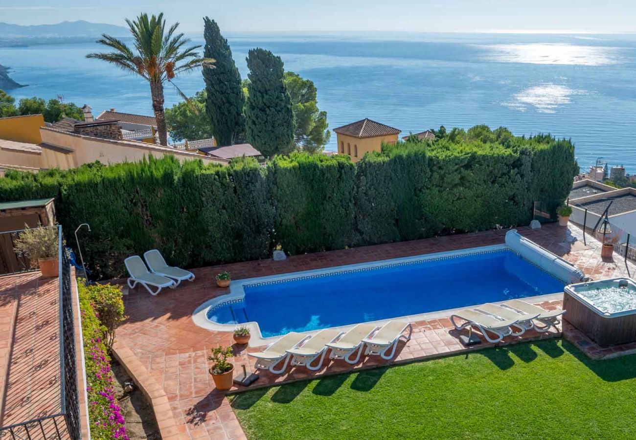 Villa à Almuñecar - Villa de luxe de 8 chambres, 5 salles de bains avec vue imprenable et piscine privée et jardins
