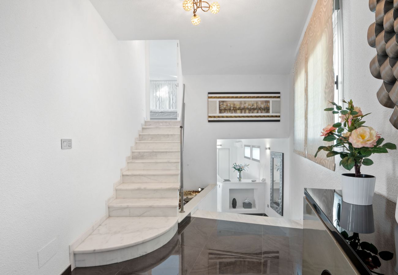 Villa à Almuñecar - Villa de luxe de 8 chambres, 5 salles de bains avec vue imprenable et piscine privée et jardins