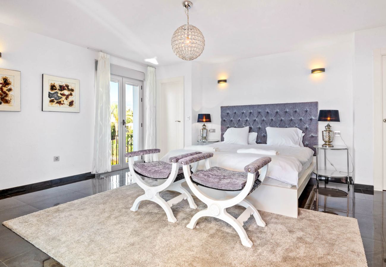 Villa à Almuñecar - Villa de luxe de 8 chambres, 5 salles de bains avec vue imprenable et piscine privée et jardins