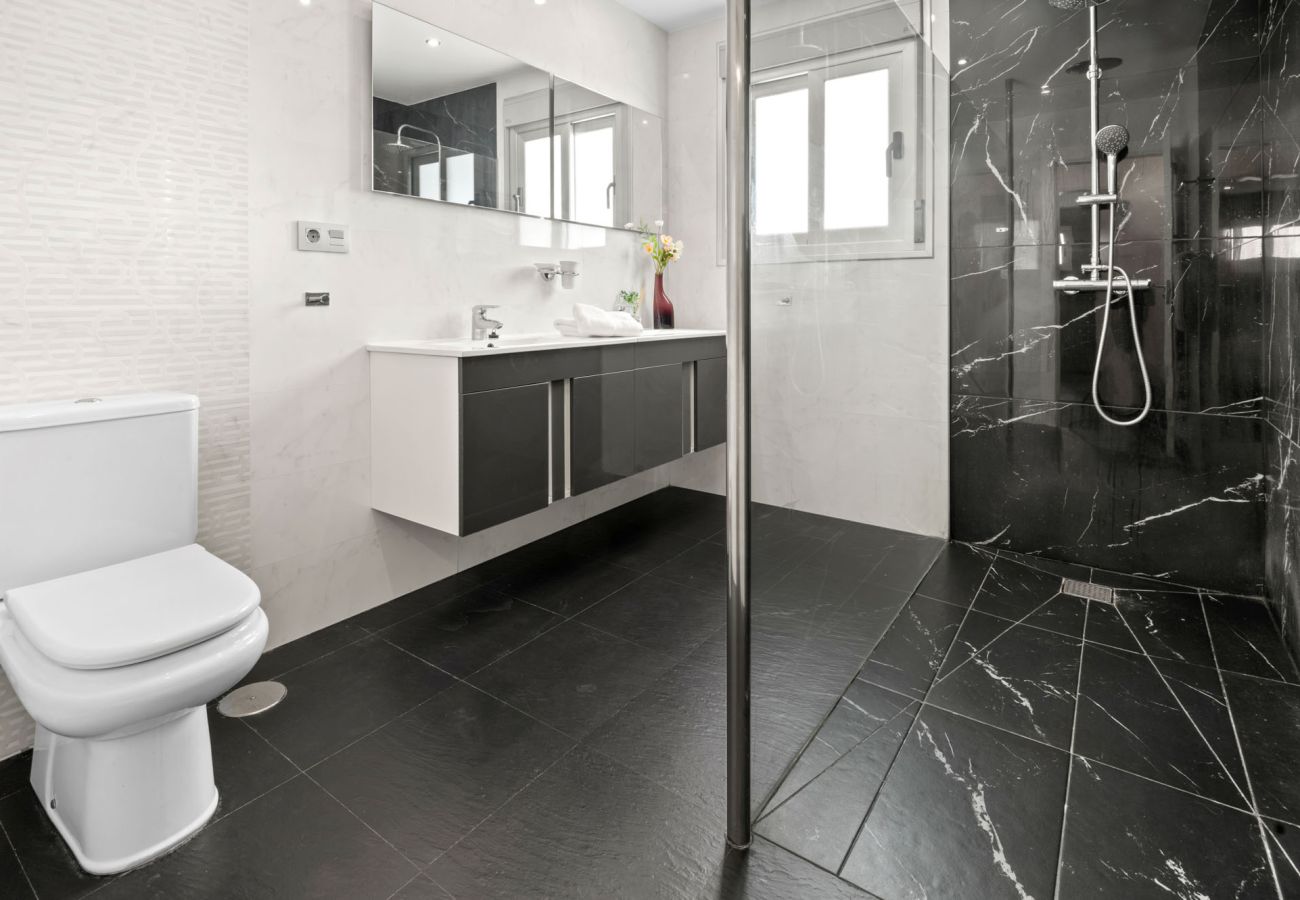 Villa à Almuñecar - Villa de luxe de 8 chambres, 5 salles de bains avec vue imprenable et piscine privée et jardins