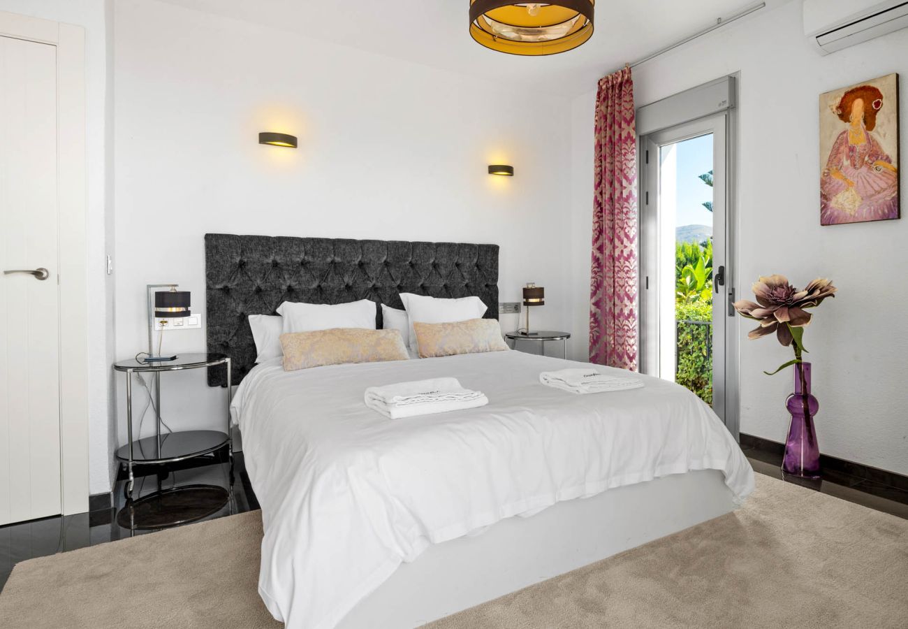 Villa à Almuñecar - Villa de luxe de 8 chambres, 5 salles de bains avec vue imprenable et piscine privée et jardins