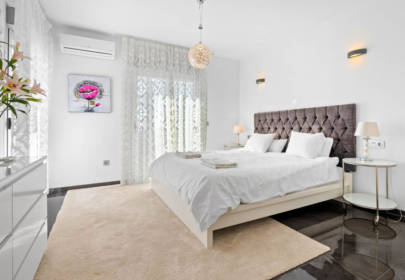 Villa à Almuñecar - Villa de luxe de 8 chambres, 5 salles de bains avec vue imprenable et piscine privée et jardins