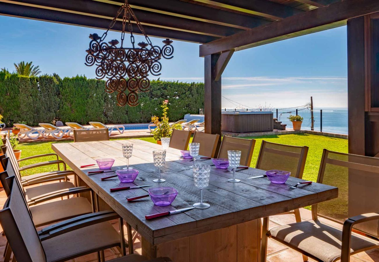 Villa à Almuñecar - Villa de luxe de 8 chambres, 5 salles de bains avec vue imprenable et piscine privée et jardins