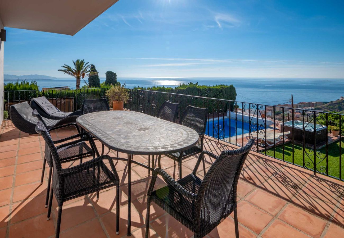 Villa à Almuñecar - Villa de luxe de 8 chambres, 5 salles de bains avec vue imprenable et piscine privée et jardins