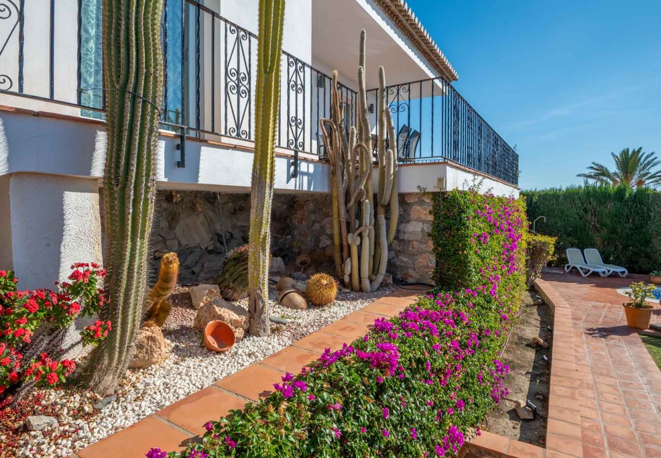 Villa à Almuñecar - Villa de luxe de 8 chambres, 5 salles de bains avec vue imprenable et piscine privée et jardins