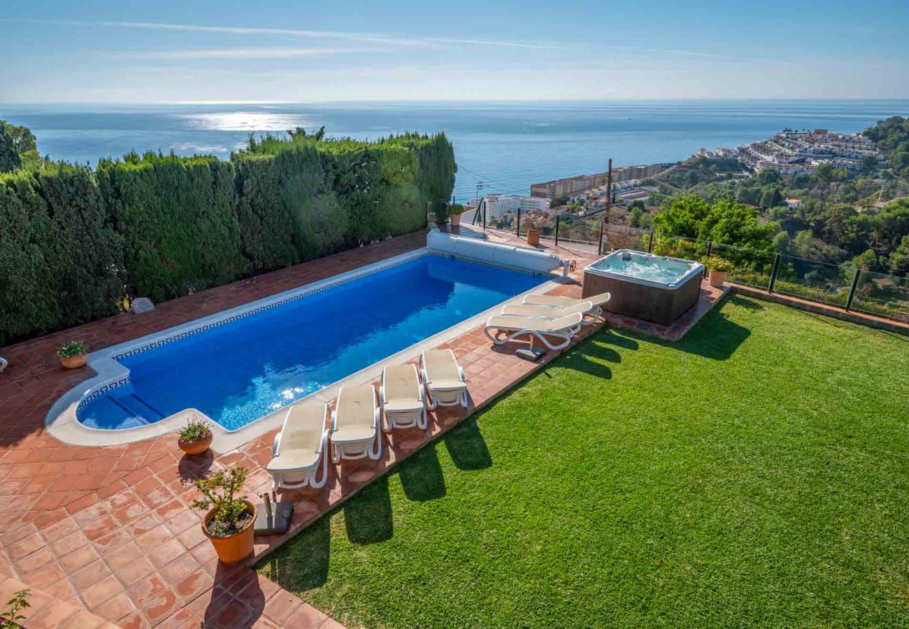 Villa à Almuñecar - Villa de luxe de 8 chambres, 5 salles de bains avec vue imprenable et piscine privée et jardins