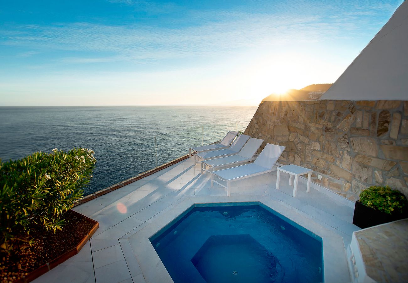 Villa à La Herradura - Incroyable villa de luxe de 7 chambres sur la falaise sur la mer avec piscine privée, sauna et jacuzzi