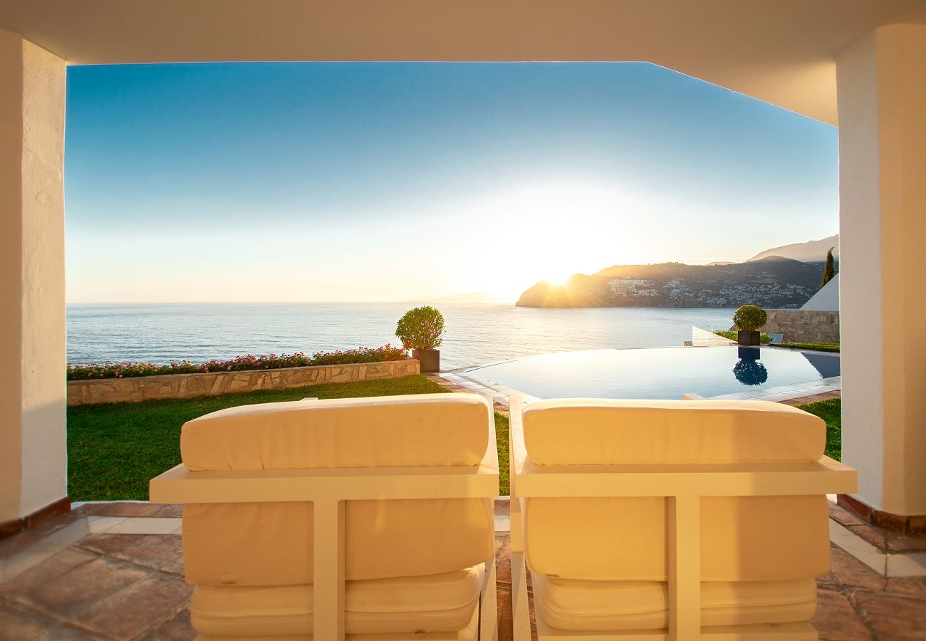 Villa à La Herradura - Incroyable villa de luxe de 7 chambres sur la falaise sur la mer avec piscine privée, sauna et jacuzzi