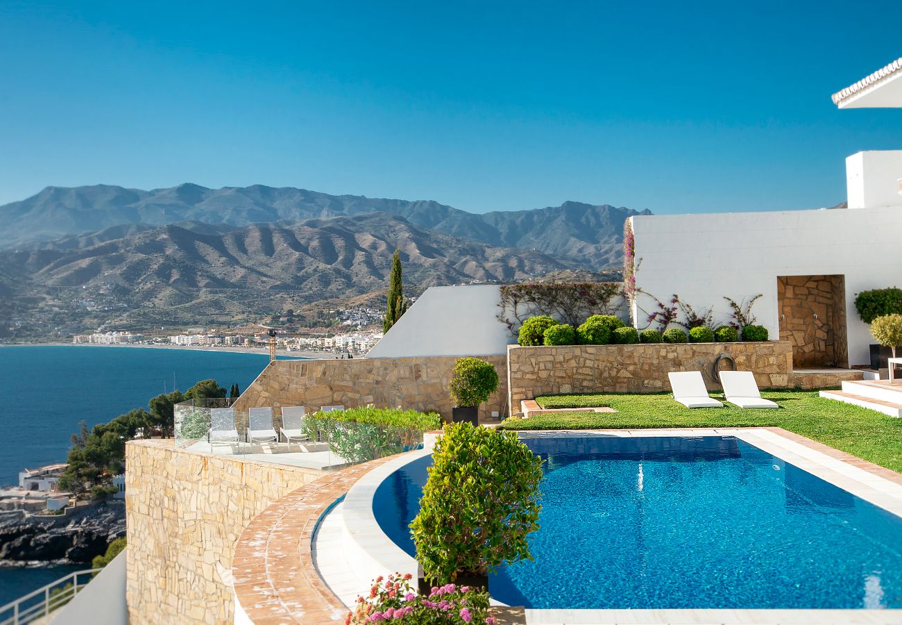 Villa à La Herradura - Incroyable villa de luxe de 7 chambres sur la falaise sur la mer avec piscine privée, sauna et jacuzzi