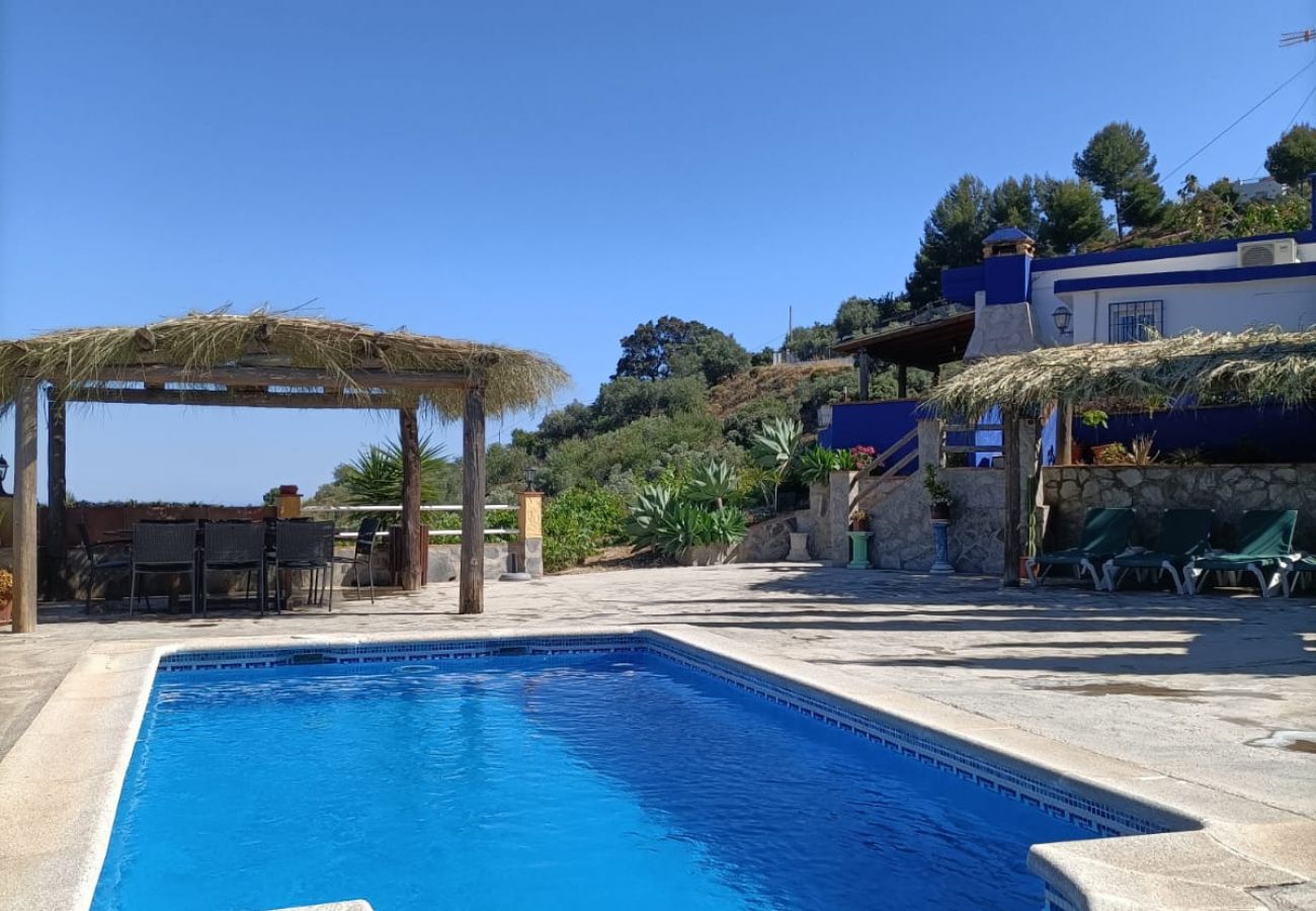 Villa à La Herradura - Charmante villa de 2 lits avec piscine privée et vue imprenable.