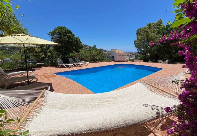 Villa à Almuñecar - Superbe villa de 6 lits avec piscine privée et vue sur la mer.