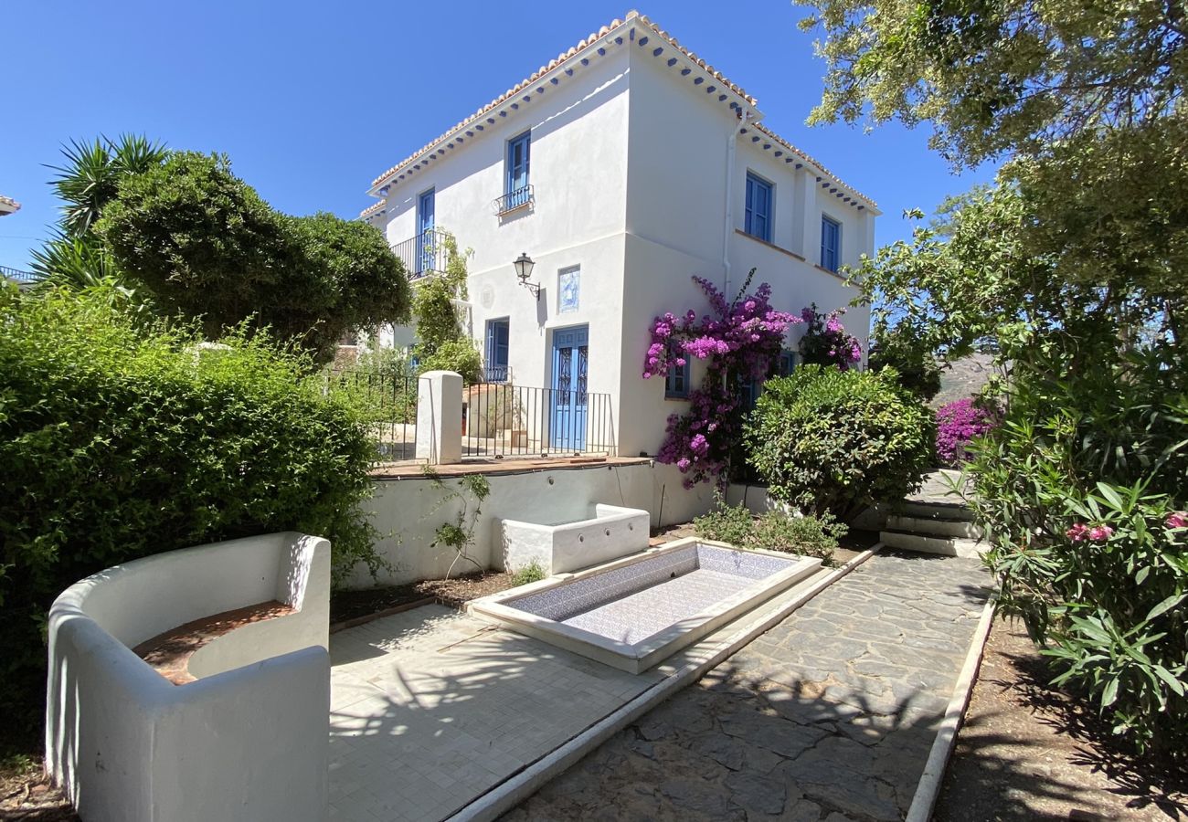 Villa à Almuñecar - Superbe villa de 6 lits avec piscine privée et vue sur la mer.