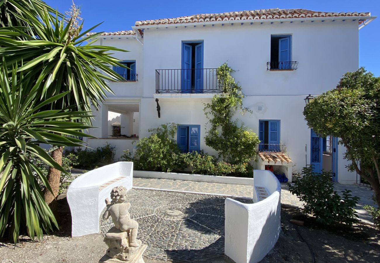 Villa à Almuñecar - Superbe villa de 6 lits avec piscine privée et vue sur la mer.