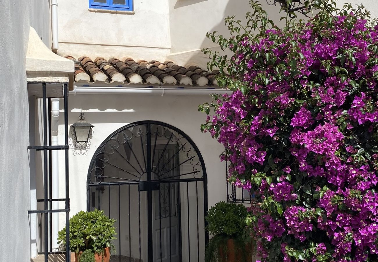 Villa à Almuñecar - Superbe villa de 6 lits avec piscine privée et vue sur la mer.