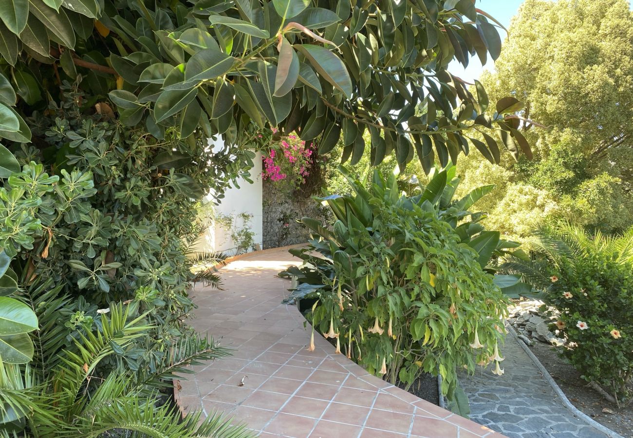 Villa à Almuñecar - Superbe villa de 6 lits avec piscine privée et vue sur la mer.