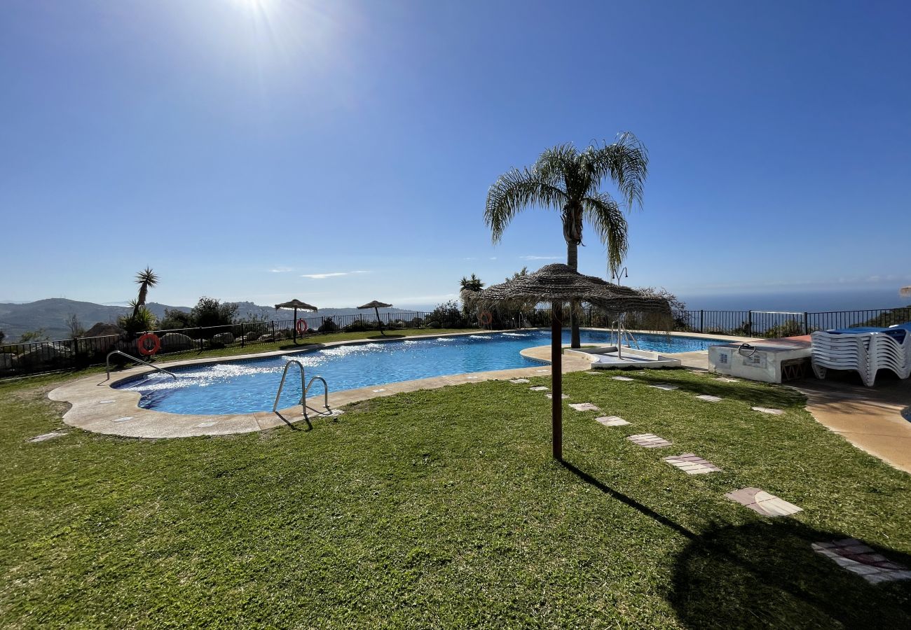 Maison à La Herradura - Preciosa casa de tres dormitorios con piscina comunitaria y vistas