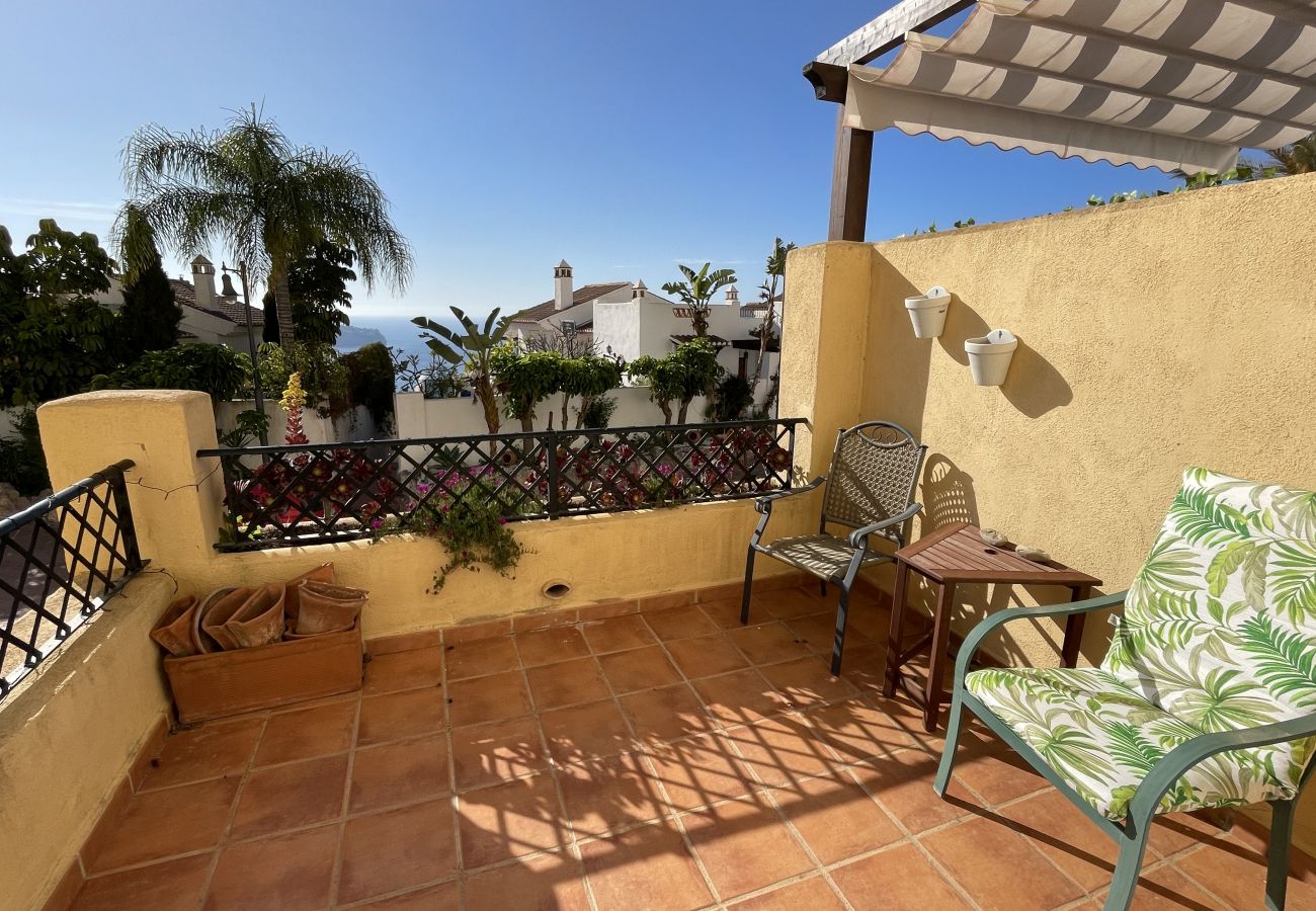 Maison à La Herradura - Preciosa casa de tres dormitorios con piscina comunitaria y vistas