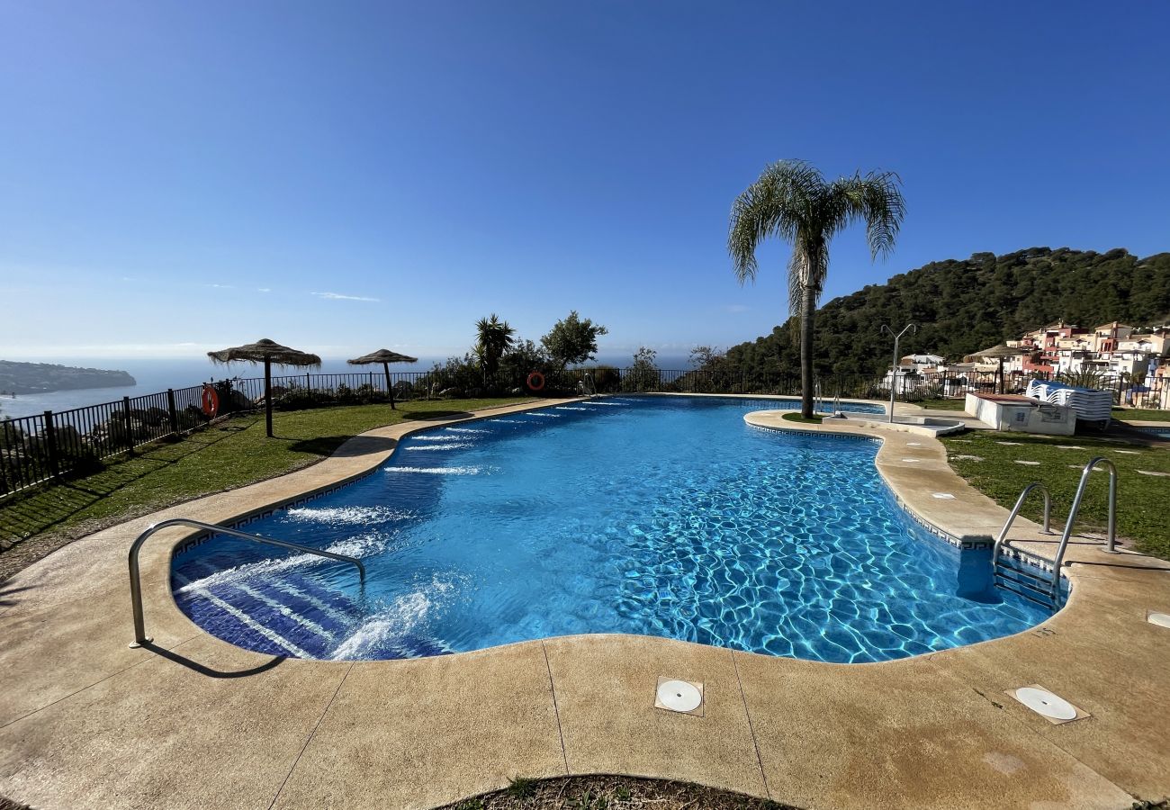 Maison à La Herradura - Preciosa casa de tres dormitorios con piscina comunitaria y vistas